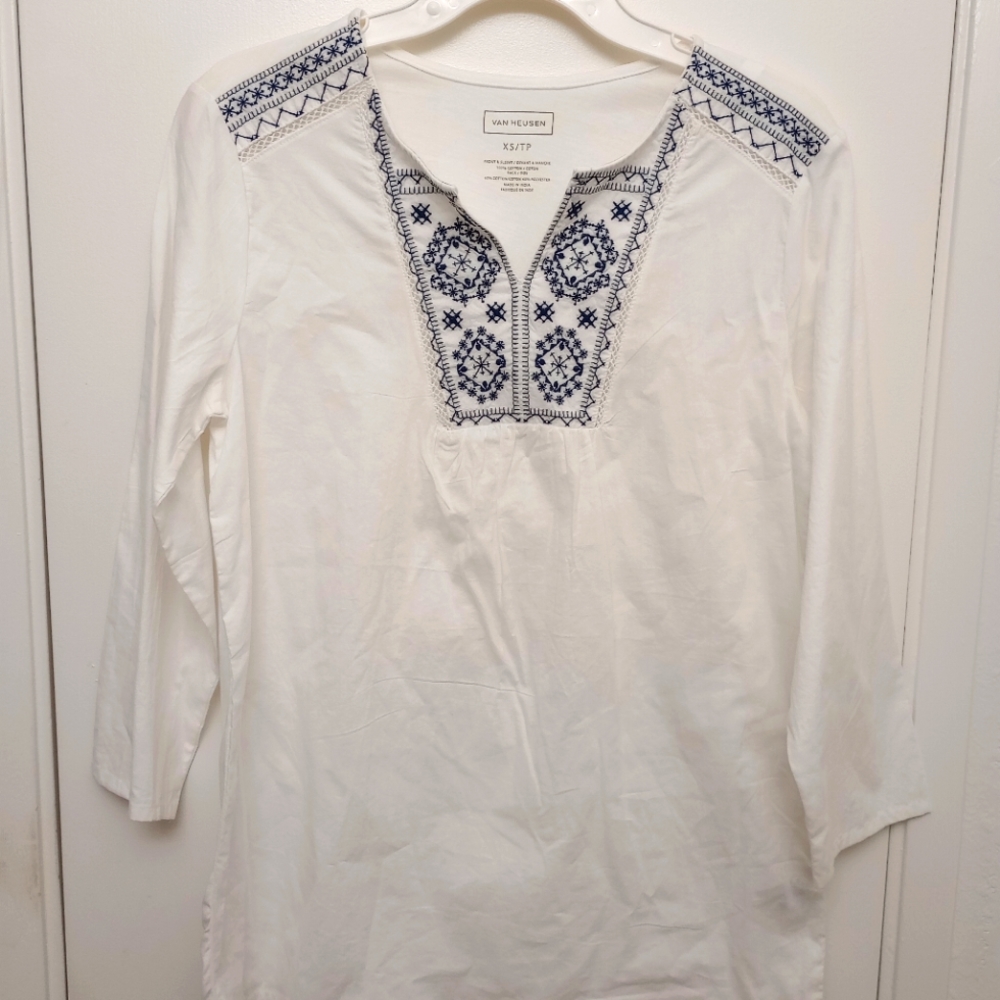 Van Heusen Woman’s Navy & White Tunic xs